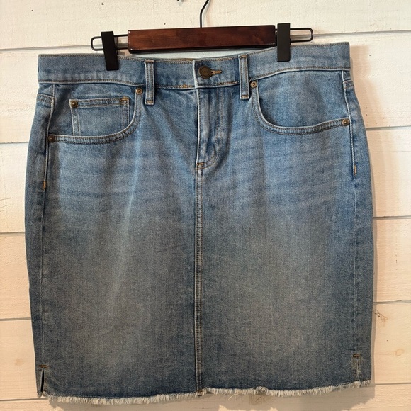 LOFT Dresses & Skirts - LOFT NWT Ann Taylor Loft Women's 10
Denim Pencil Skirt Raw Hem